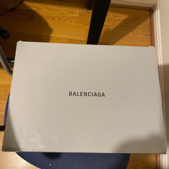 ✨Balenciaga Women’s Triple S clear sole chunky sneakers✨ - Picture 7 of 8